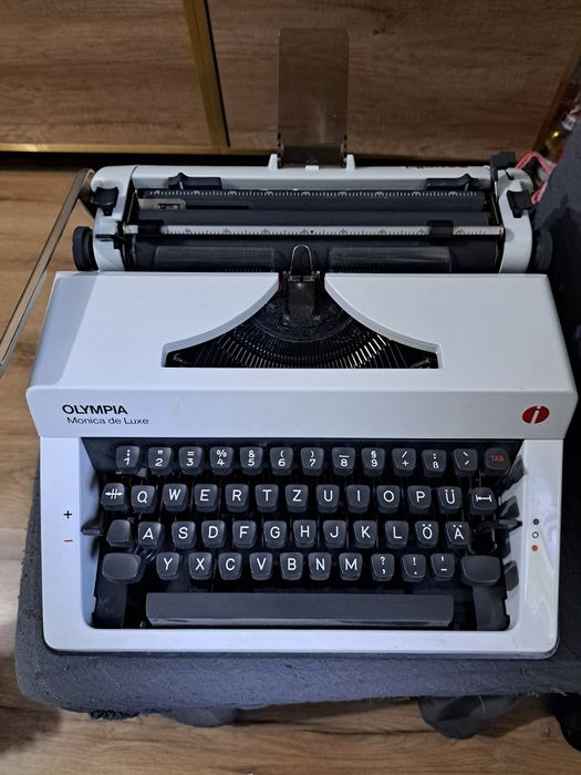 Masina de scris Olympia noua