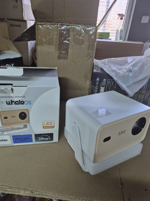 Професионален Интелигентен проектор с Android WiFi Bluetooth,5G