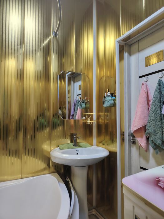 Uy sotiladi 2 xona 65kv.