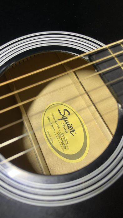 Продам гитару Squier SA-105CE
