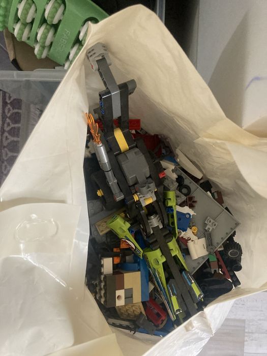 пакет наполненым лего