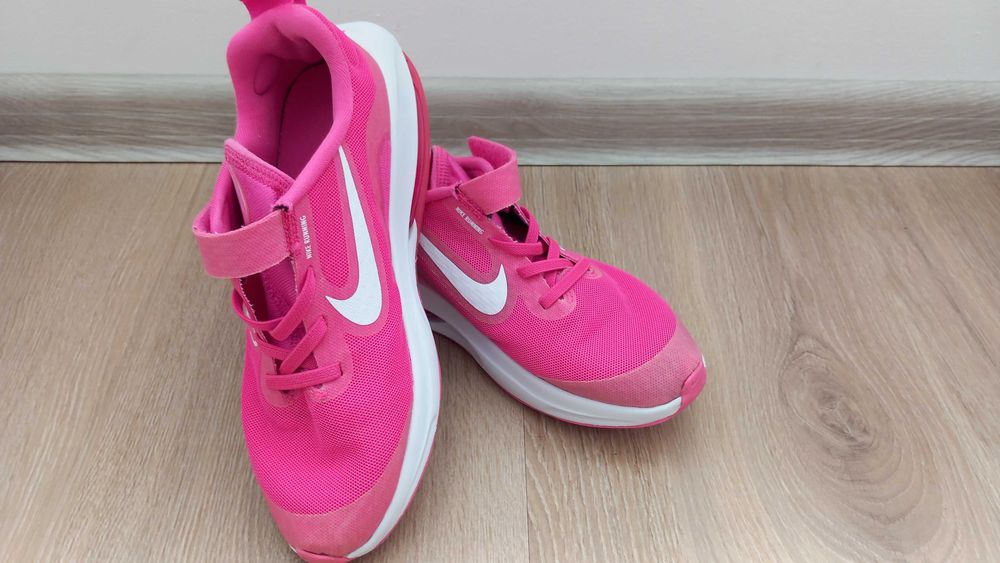 Маратонки NIKE и APG