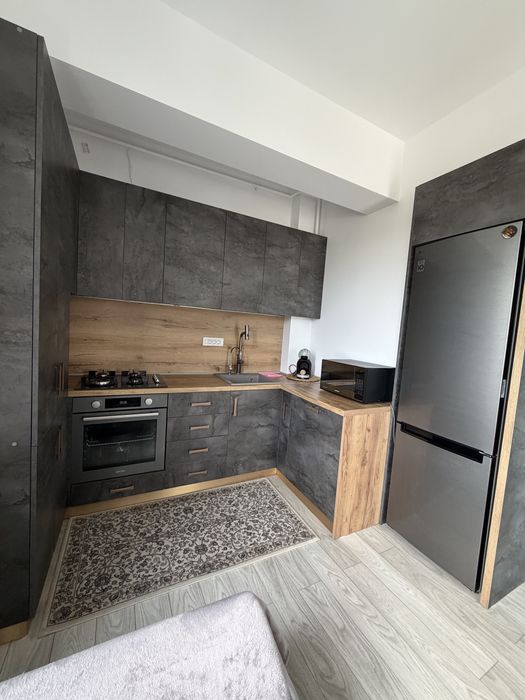 Apartament cu 3 camere de inchiriat