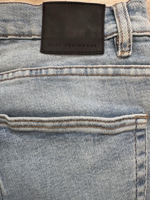 Джинсы от бренда ZARA