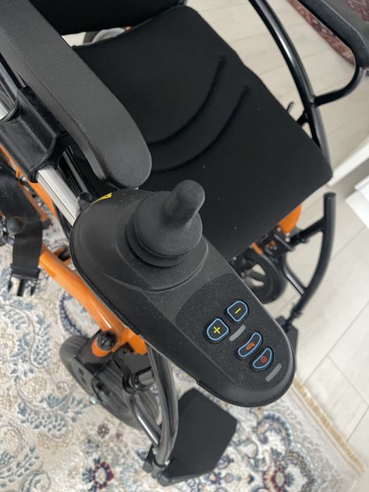 Инвалидная коляска с электроприводом
