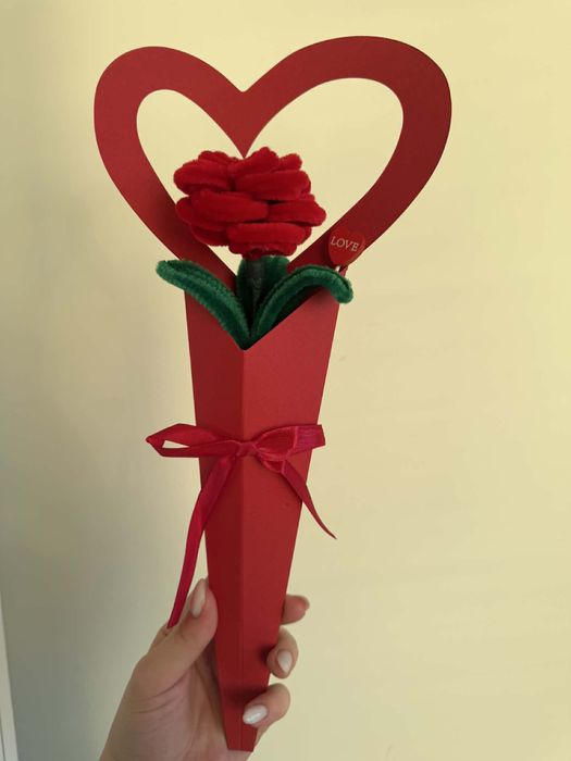 Цветя от плюшени пръчици – ръчна изработка, оригинален подарък