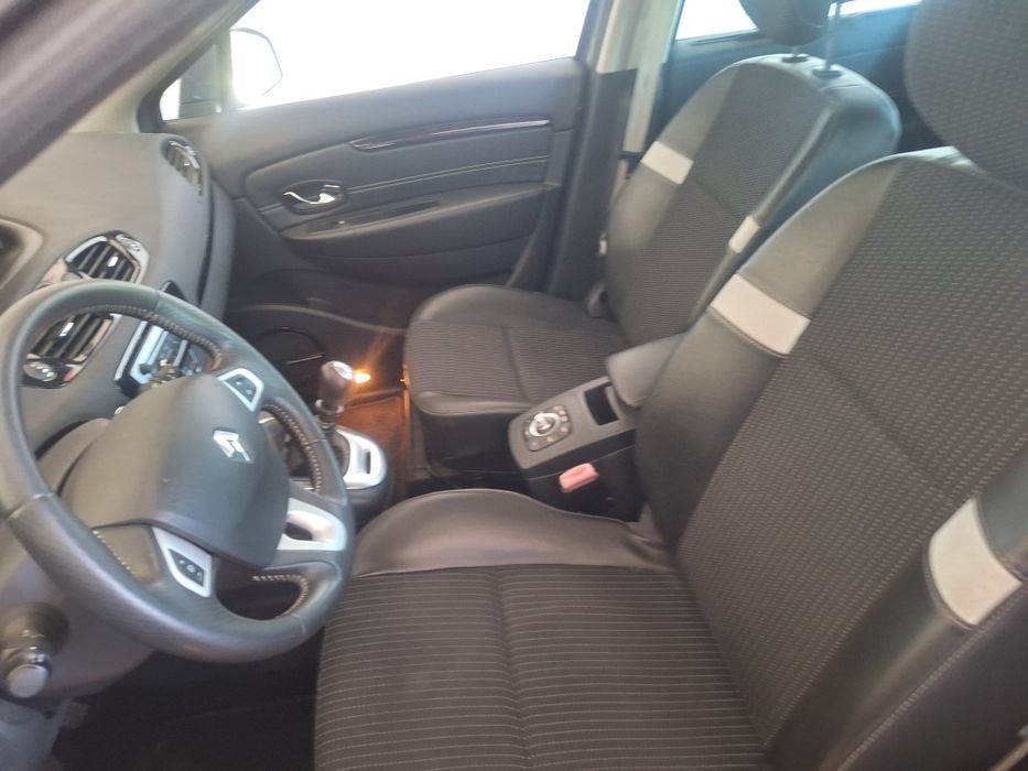 vând renault grande scenic 1.6  dci 7 locuri