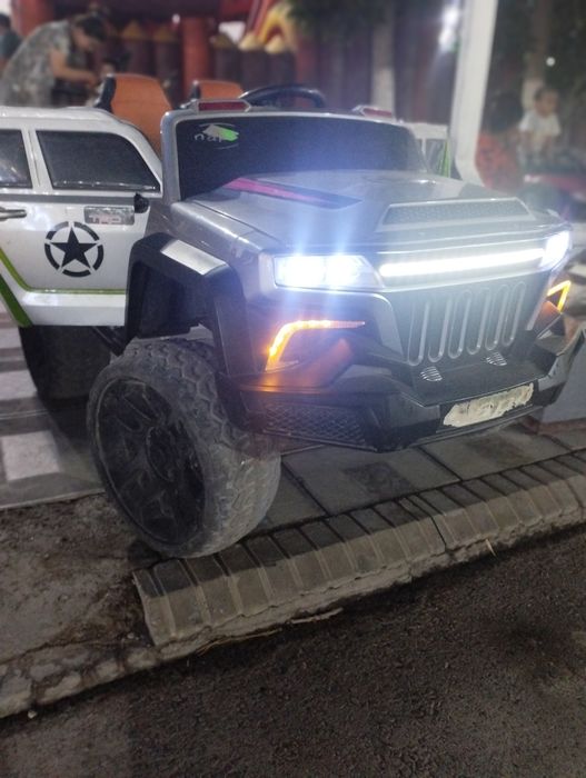 Yumshoq balonli 12voltli mashina hamma joyi ishlaydi ideal mashina