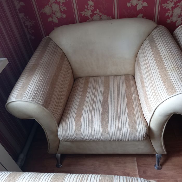 Продам мехкий уголок тройка