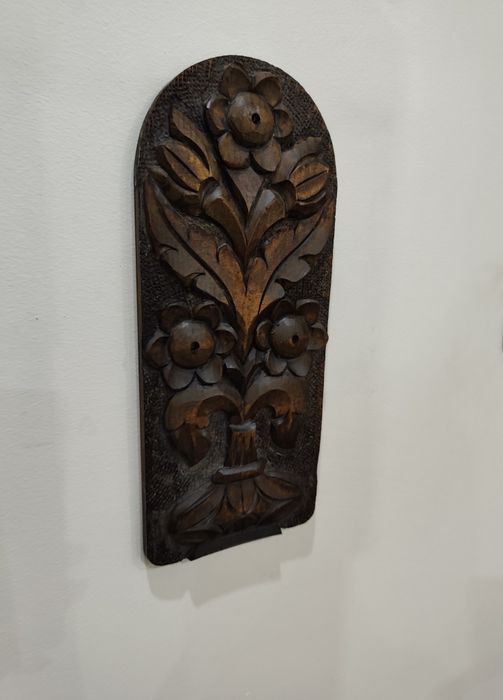 Ръчно изработена дърворезба – стенна декорация