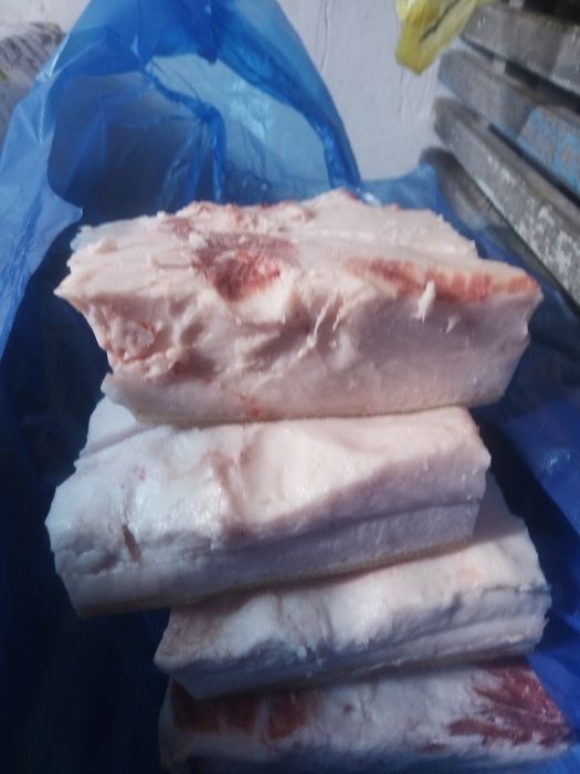 В продаже сало свежее