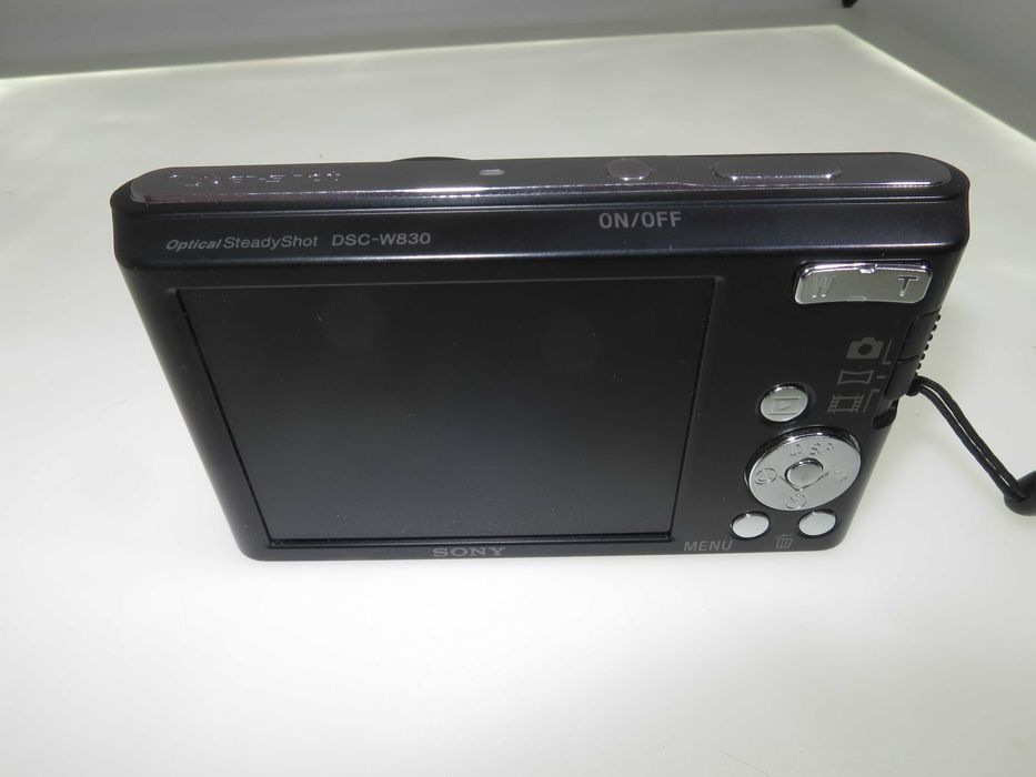 Sony Cyber-shot DSC W830 ултра компактен дигитален фотоапарат цифрова камера в отлчино състояние, пълен комплект,  работи перфектно