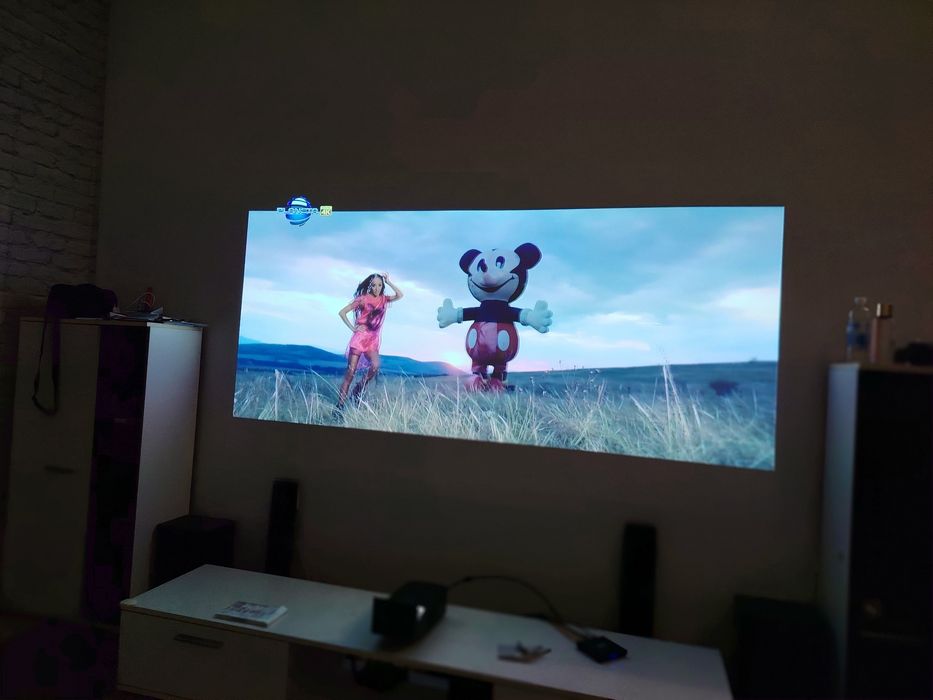 Ултра късофокусен проектор LG Mini Beam ust 4k