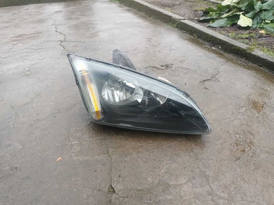 десен черен фар за форд фокус 2 FORD FOCUS II