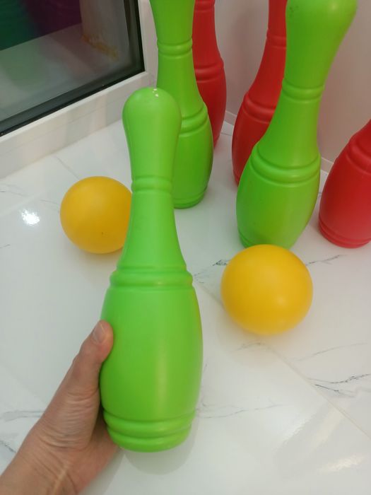 Детский боулинг, кегли