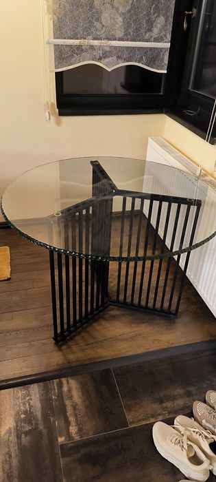 Masă sticlă si trei scaune