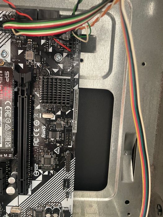 Компютър Razen 3 8 gb ddr4 ssdm2 500 gb Personal computer