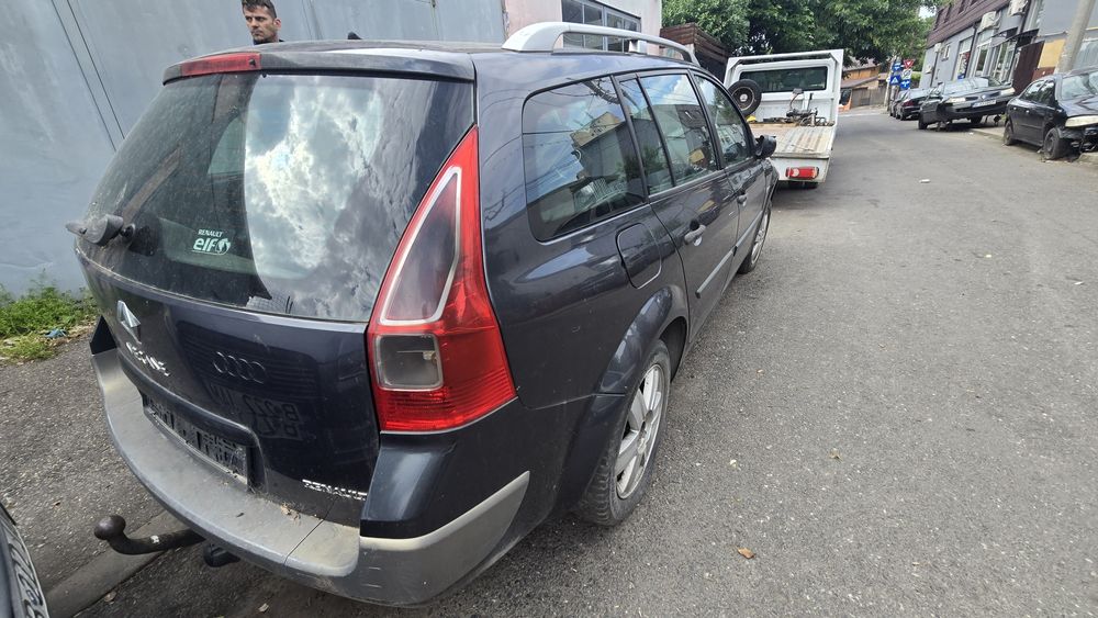 Renault megane 2 faruri capota bara aripa usi usa far aripi portbagaj hayon roti jante oglinda Oglinzi volan Pilot stop stopuri armatura airbag punte