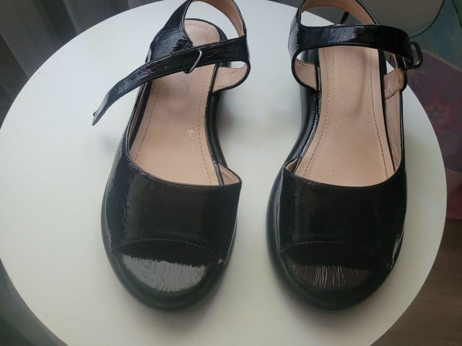 Сандалии женские