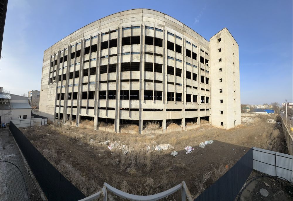 Продам здание в центре города.