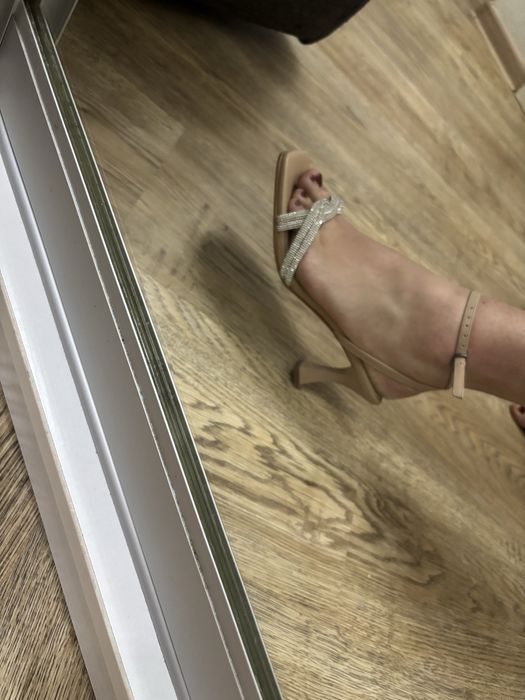 Продам босаножки новые