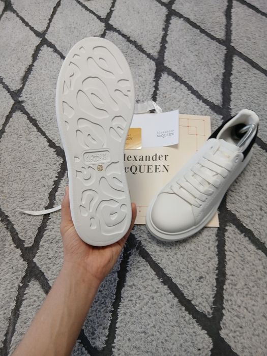 Vand Alexander McQueen