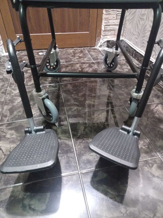 Комбиниран инвалиден тоалетен / стол за баня