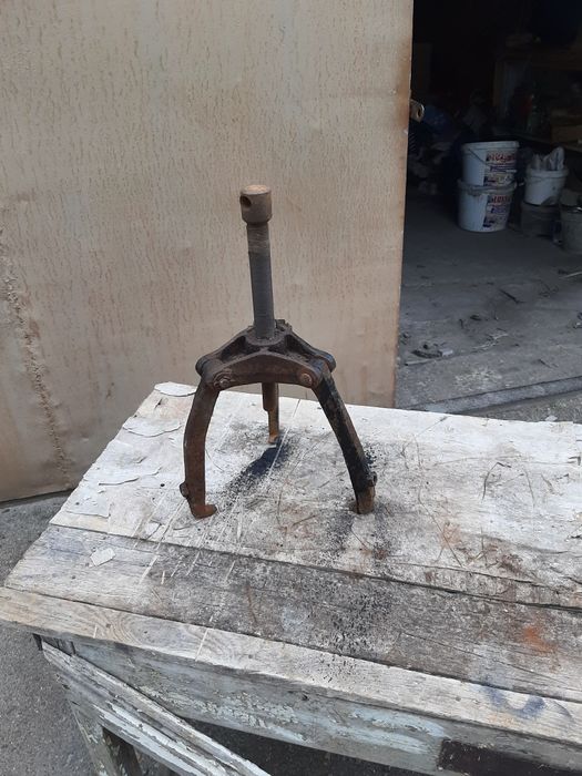 Продам столик складной, рубильник, кабели