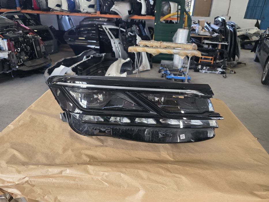 VW Touareg 3 18-23 Full Led Matrix R Line десен фар
