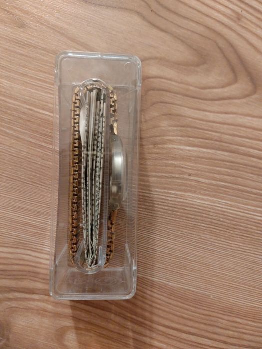 Ceas Swatch modelul Golden Days 1990 (Nou, sigilat la cutie)