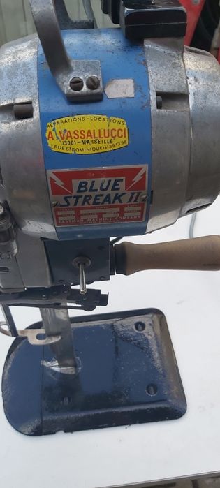 Vând mașină de croitorie