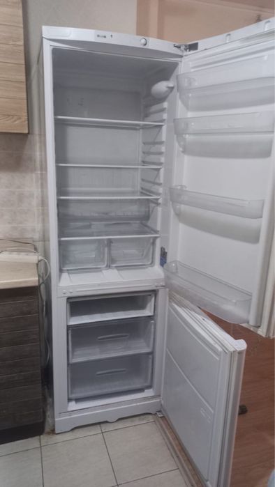 Холодильник Indesit