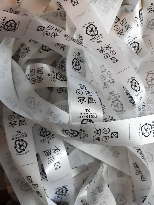 Наклейки, значки, стикеры, Бирки сатин, картонные Печать на лентах