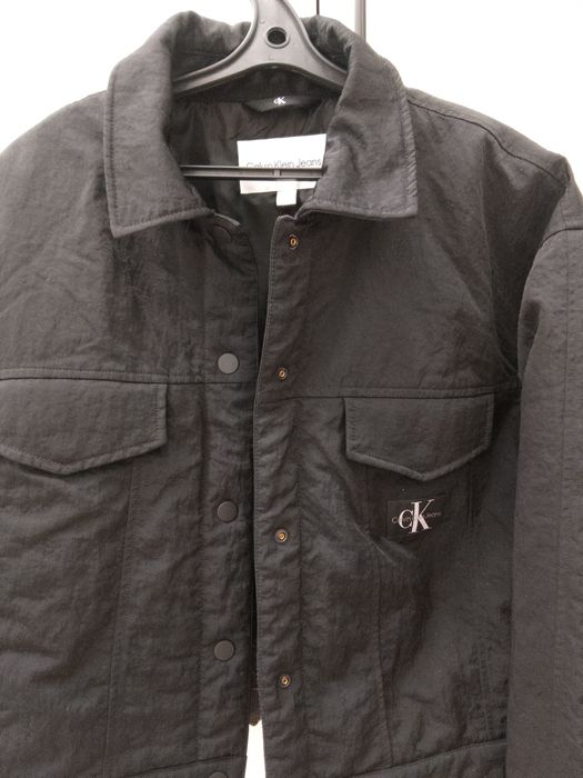 Продам бомбер на весну Calvin Klein