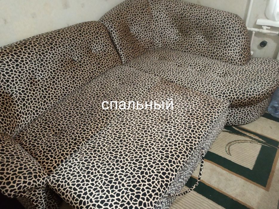 Мягкий уголок с столом