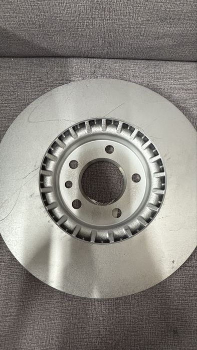 Оригинални спирачни дискове (вентилирани)за фолксваген мултиван и тран