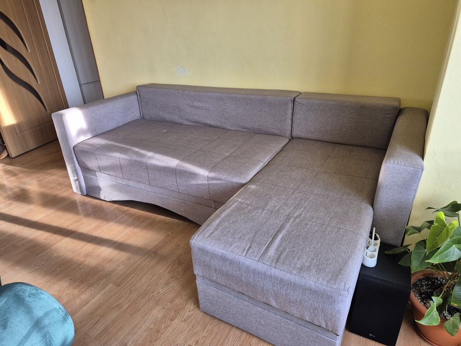 Coltar extensibil cu ladă pentru depozitare