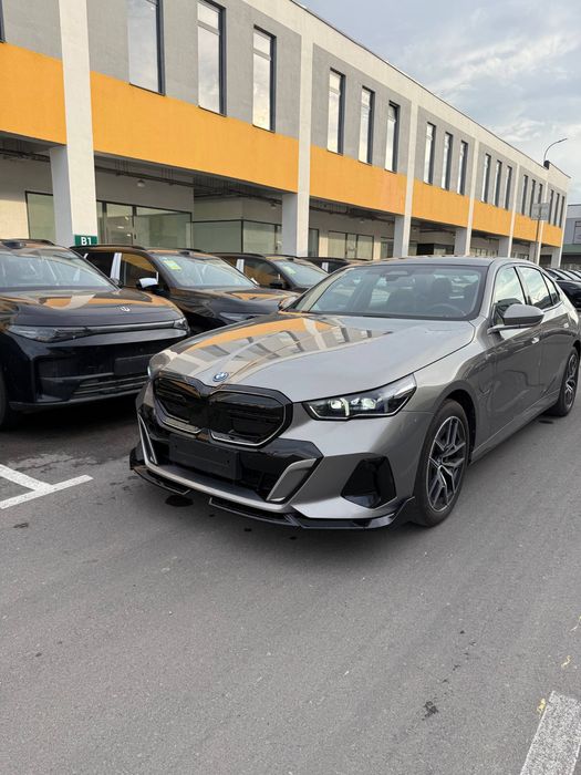 BMW i5 35L full option