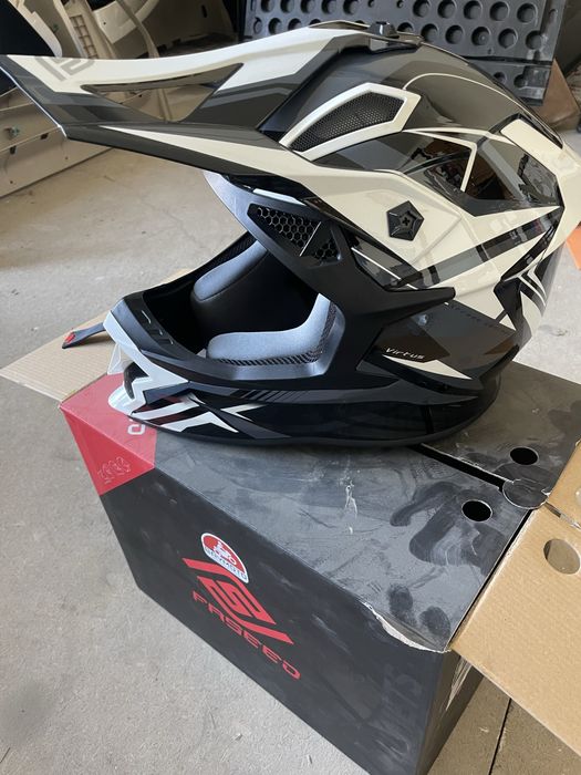 Мото шлем для эндуро