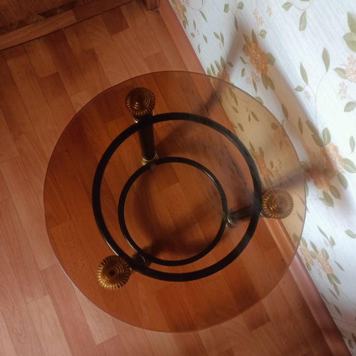 Журнальный столик продам