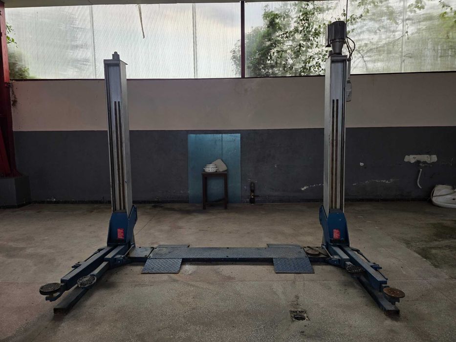 Vând elevator auto ZIPPO, 2 coloane, capacitate 2.000 kg – fabricație germană