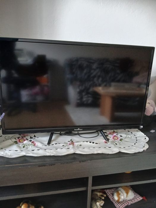 Vand doua televizoare Smart Tech