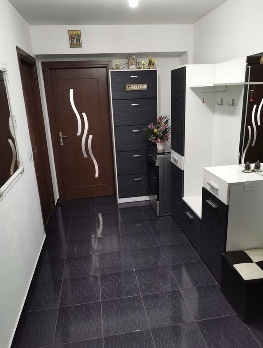 Vând apartament.