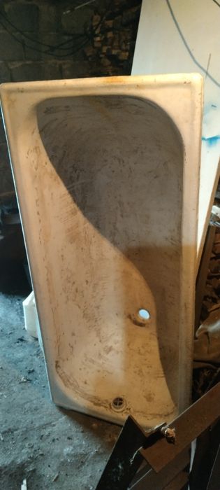 Продаю ванну чугунную