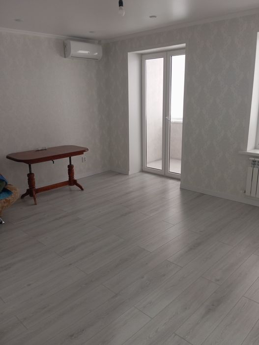 Поклейка обоев  , ремонт квартир.