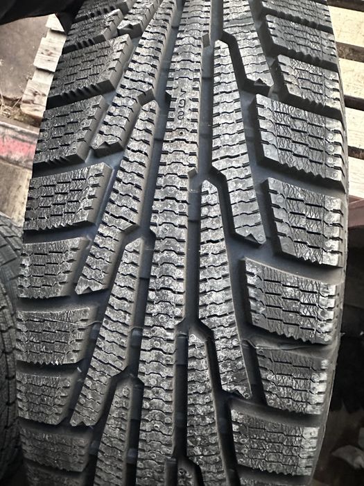 215/70R16 (4шт) nokian