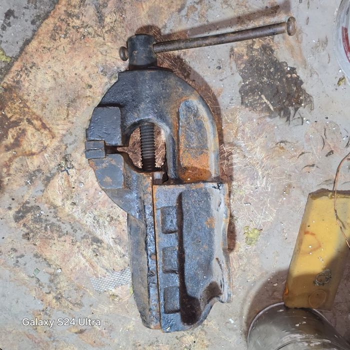 Продам тиски хорошее cделиенао СССР