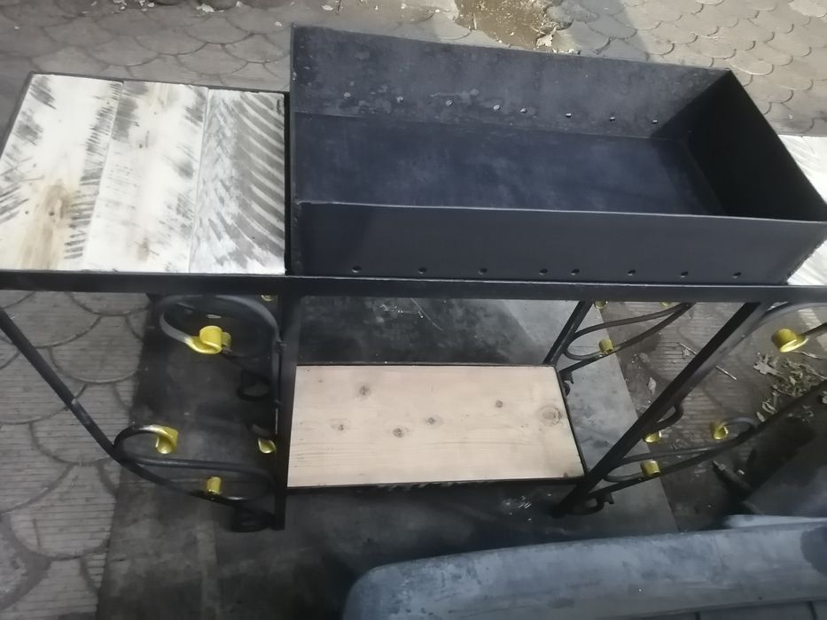 Продам мангал с кованными элементами