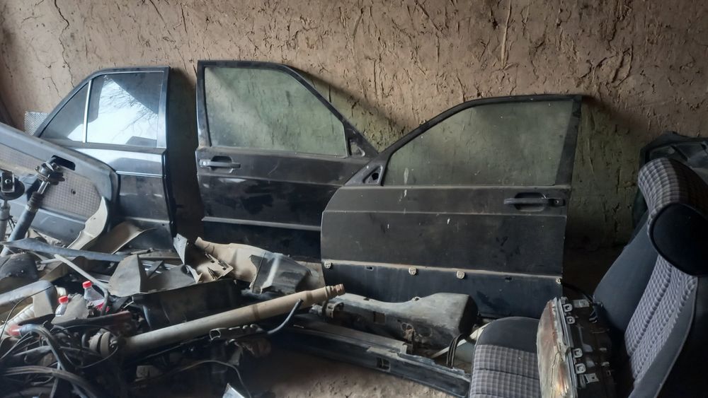 Мерс 190 разбор запчасть