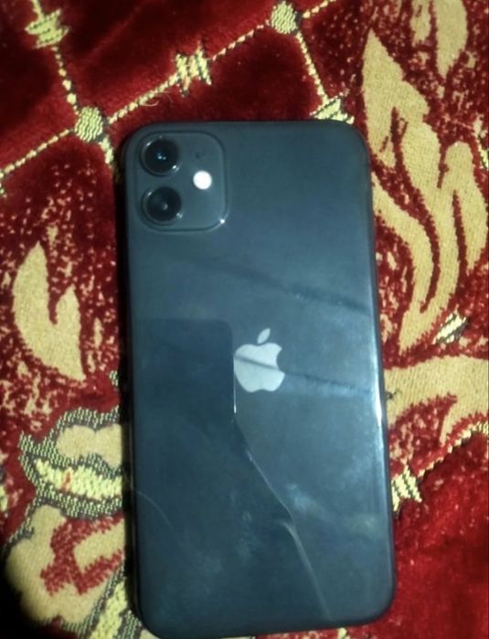 продается айфон 11